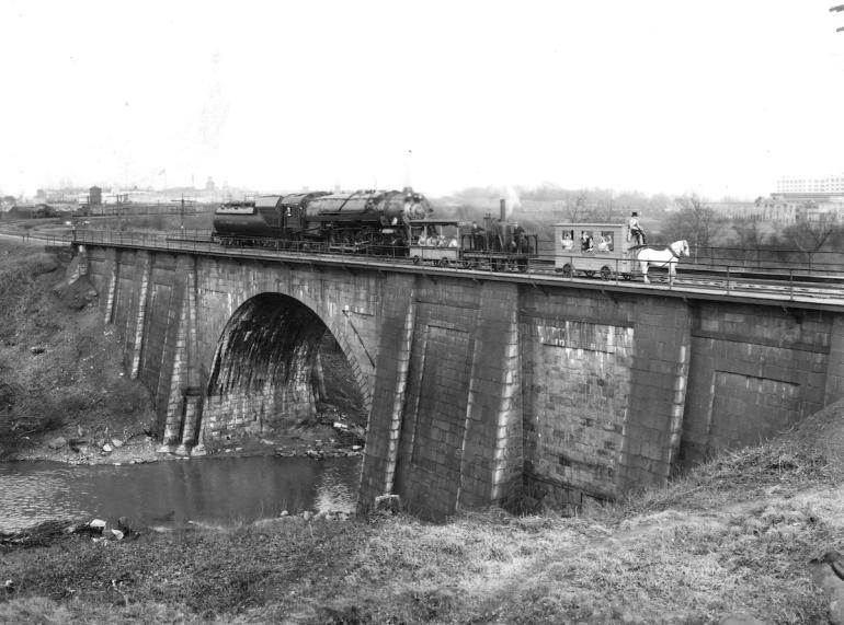 The B&O marked the 100th anniversary of the Carrollton Viaduct, by reenacting the railroad’s transformation from horsepower to steam locomotion with original equipment. Also pictured is a 1929 state-of-the-art steam locomotive.